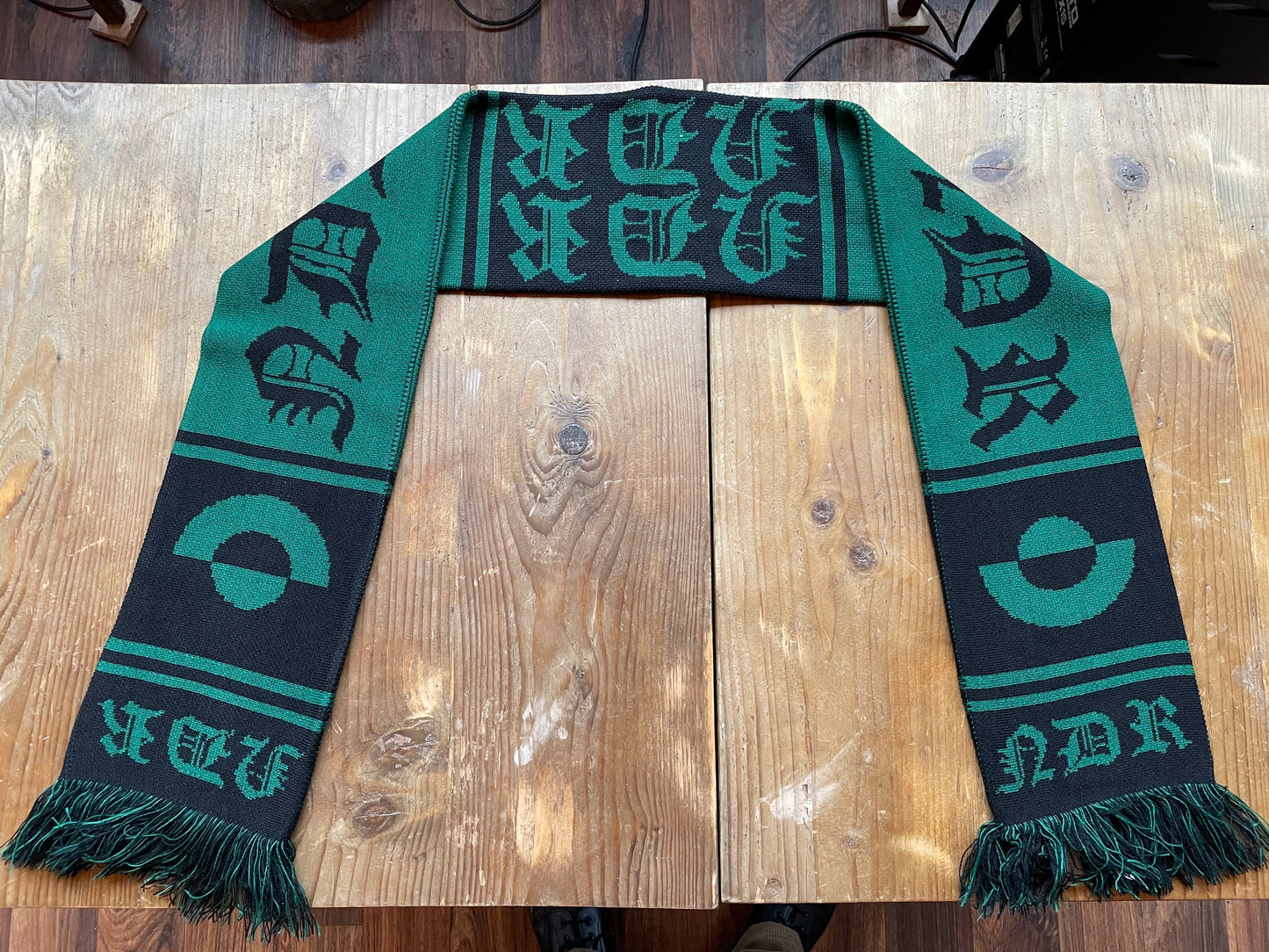 SCARF001 - SUPER LIMITED